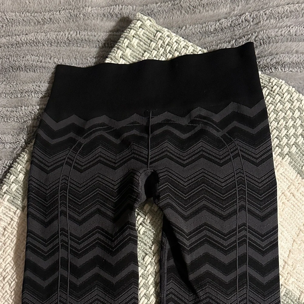 Women’s Lululemon knit seamless ribbed leggings Chevron heathered